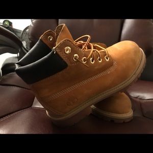 Boy’s youth size 2 Timberlands